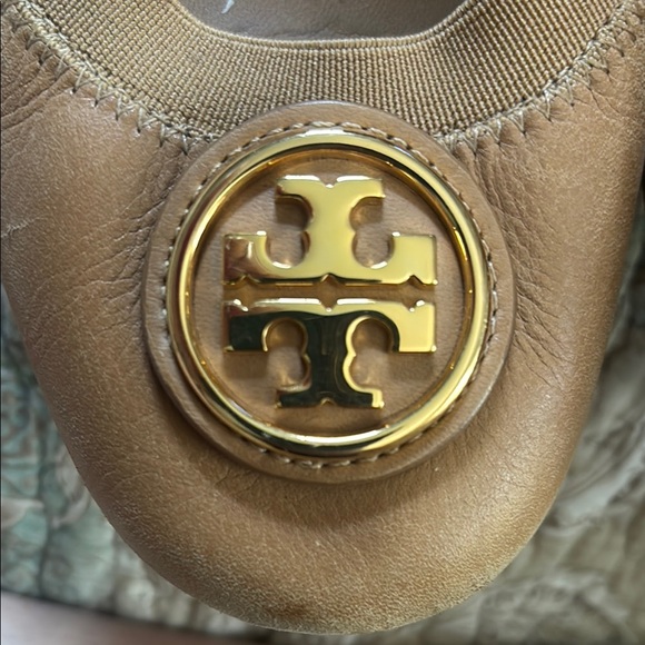 Tory Burch Tan Leather Flats with Logo Medallion - Picture 4 of 5